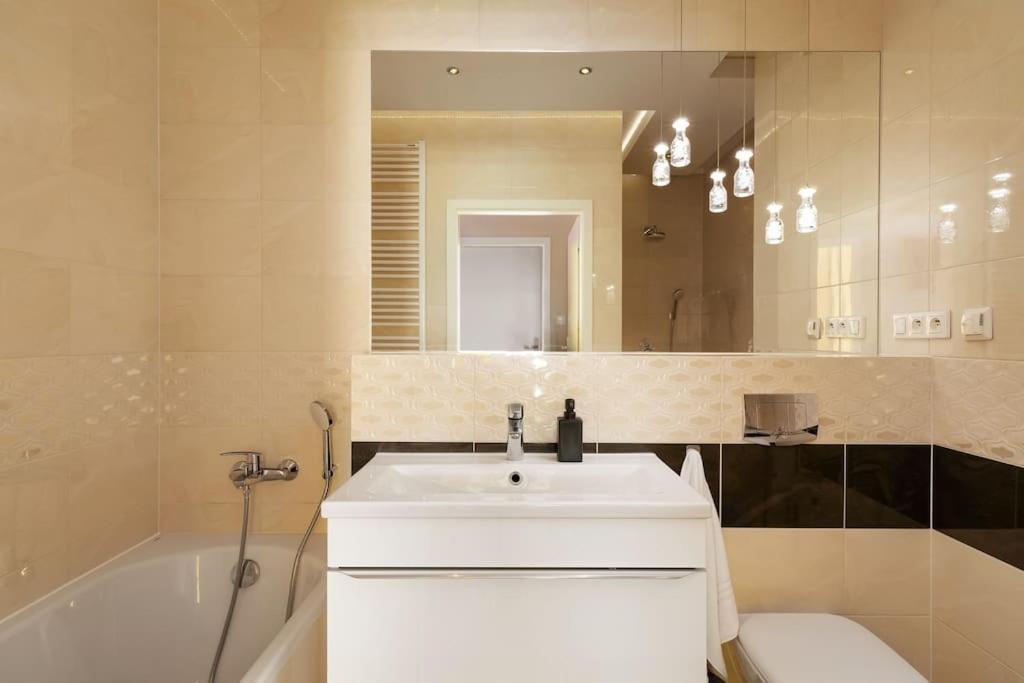 Appartement Chic Et Moderne Poznań Exteriör bild